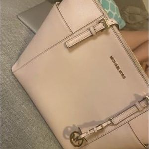 MICHAEL KORS LEATHER TOTE: LIKE NEW